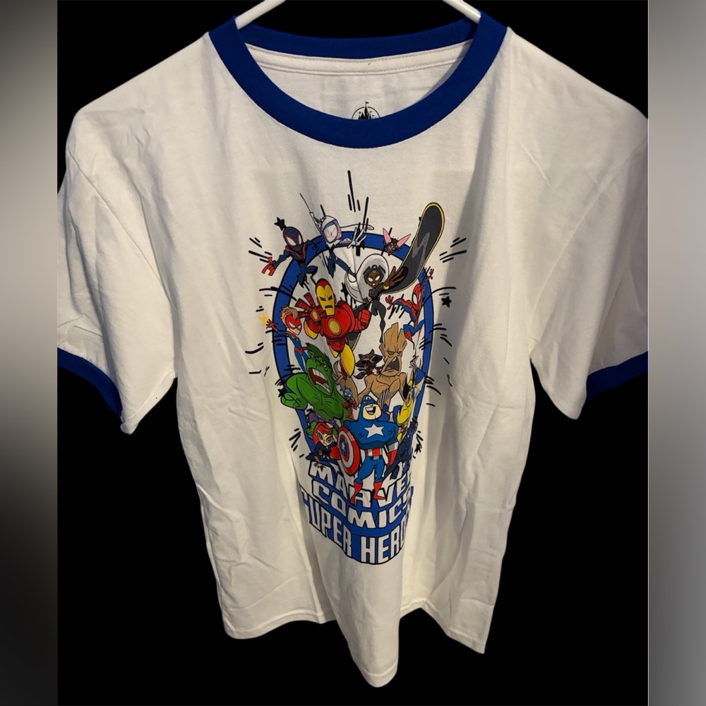 Disney Marvel T-shirt, Men’s Medium & Large Available NWT